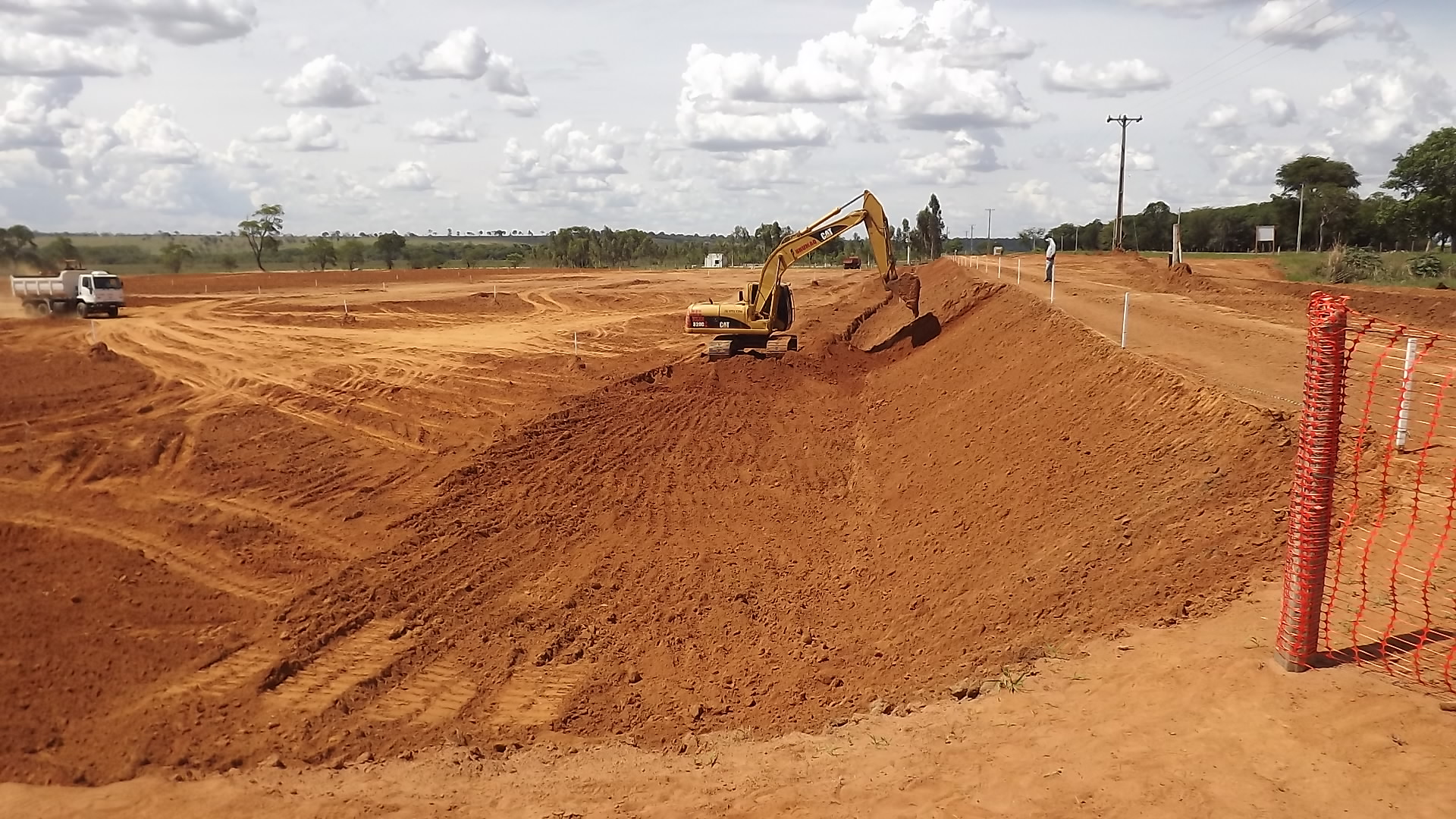 TERRAPLANAGEM GALVAN FILHO.jpg